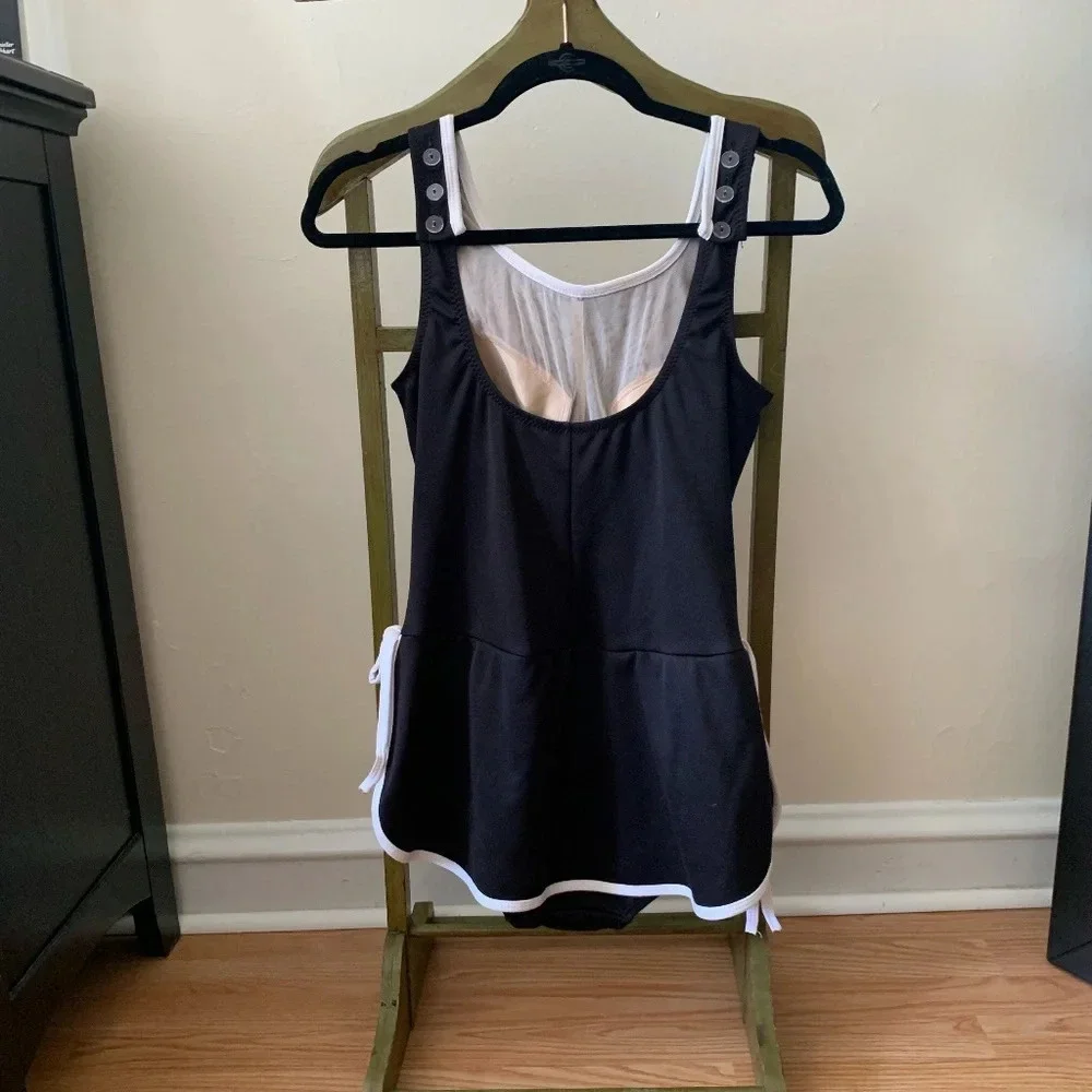 T.H.E. Swimwear Vintage One-Piece Black & White Swimsuit w/ Skirt Size 10